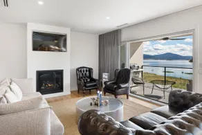 4BR Luxury Townhouse l Pet Friendly l Lake Views - Image 2