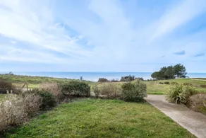 Apartment for 3 facing the sea, beach + swimming pool - Image 2