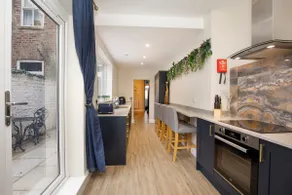 The Milton sleeps 8 close to York city centre pet friendly - Image 5