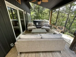 Hemlocks Over Muir-WiFi, Firepit, Hot Tub, located in Muir Valley - Image 2