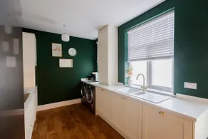 GreenHouse 3 bed house, Contractors, Families - Image 3
