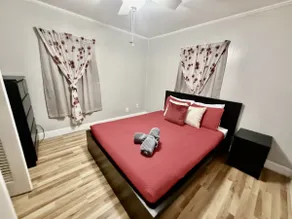 3BR | Spacious | Close to Restaurants & Stores - Image 3