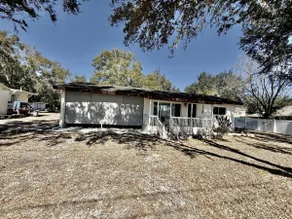3BR | Spacious | Close to Restaurants & Stores - Image 2
