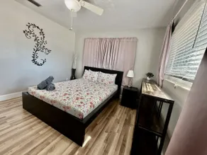 3BR | Spacious | Close to Restaurants & Stores - Image 4