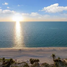 Luxury Bayfront Retreat, Steps to Beach - Image 5
