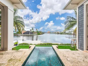 Luxury Bayfront Retreat, Steps to Beach - Image 4