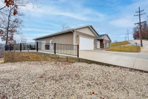 Lake Ozark Apartment w/ Balcony < 1 Mi to Water! - Image 3
