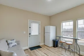 Lake Ozark Apartment w/ Balcony < 1 Mi to Water! - Image 5