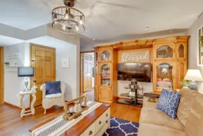 'Foxes Den' w/ Hot Tub, Pool Table & Fire Pit! - Image 5