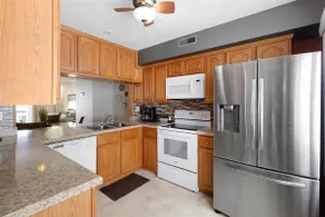 Updated-100Mbps-Smart TV-3 TVs-Full Kitchen-W/D - Image 5