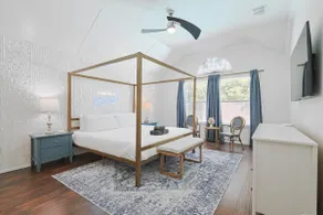 The Blue Holly - Bright & Spacious with a Pool - Image 5