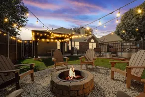 The Blue Holly - Bright & Spacious with a Pool - Image 2
