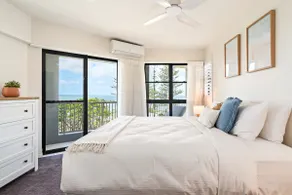 Tranquil Tides Retreat - Coastal Waterfront Escape - Image 5