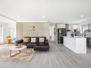 Convenient Comfort 4BR near Malls and Transport - Image 5