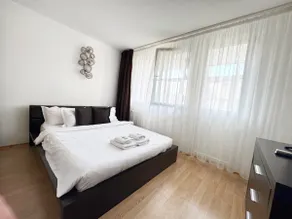 ♥ ️ HELLE WOHNUNG MIT BALKON SCHRITTE VON DER METRO FERN - Image 3