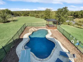 Modern Home - 1 Acre Lot w/ Pool, Patios, Jacuzzi - Image 2