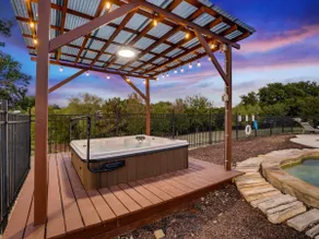 Modern Home - 1 Acre Lot w/ Pool, Patios, Jacuzzi - Image 4