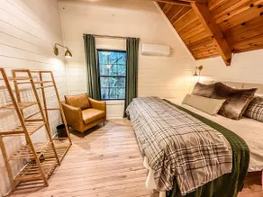 Renovated Cabin, Hot Tub Views! - Image 5