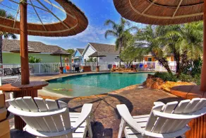 Bay Resort Pirate, Island Getaway, Parking Boat, Coastal Beach Cottage - Image 2