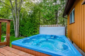New In Sauble W Sauna & Hot Tub - Image 5