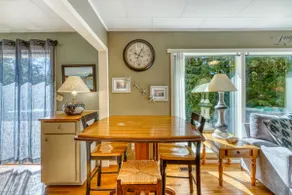 Delightful home near the beach with private deck, - Image 4