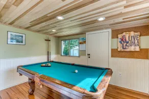 Delightful home near the beach with private deck, - Image 5
