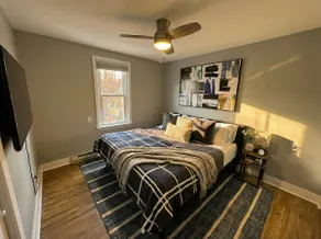 Newly Renovated Apt with King Bed - Image 2