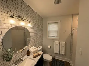 Newly Renovated Apt with King Bed - Image 4