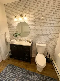 Newly Renovated Apt with King Bed - Image 5