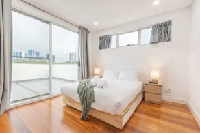 Luxury 5BD house w water view in Melrose Park - Image 3