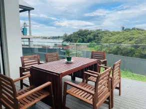 Luxury 5BD house w water view in Melrose Park - Image 2