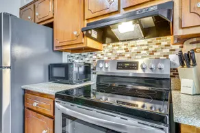 Comfy Augusta Condo w/ Deck ~ 4 Mi to Olde Town - Image 2