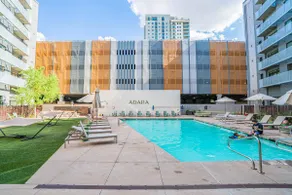 PHX Downtown Stay Pool Gym Free Parking WD - Image 2