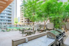 Apartment in Central DT with Gym Pool Parking WD - Image 5