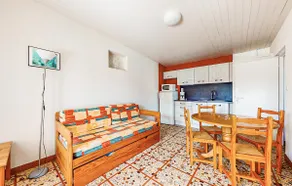 Lovely Holiday Home in Saint-Savinien with Garden - Image 5