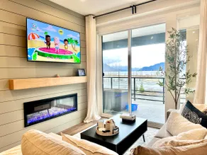Dreamy Panoramic Lakeview -1BR+Den Hotsprings Nest - Image 2