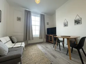Comfy Modern Home, Entire flat, King size bed - Image 5