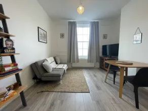 Comfy Modern Home, Entire flat, King size bed - Image 3