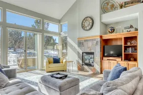 Light-filled townhome with fireplace pools hot tubs gyms golf & tennis - Image 2