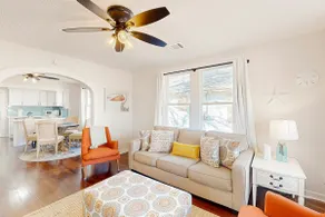 2BR Craftsman near beach with enclosed yard - Image 4