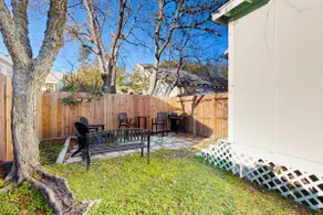 2BR Craftsman near beach with enclosed yard - Image 2