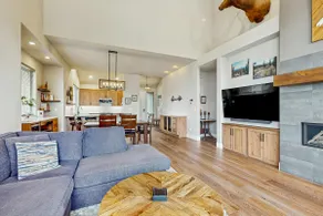 Centrally located townhome with pool & hot tub access - near golf & skiing - Image 4