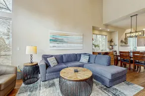 Centrally located townhome with pool & hot tub access - near golf & skiing - Image 3