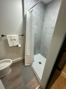 Modern One Bedroom Suite - Image 2