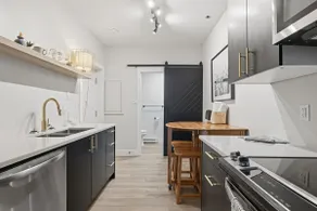Modern One Bedroom Suite - Image 5