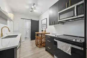 Modern One Bedroom Suite - Image 4