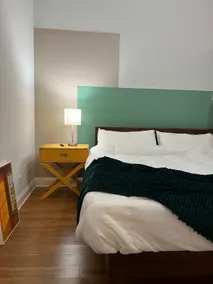 Chic 1 BR w Parking - Image 3
