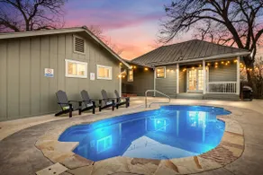 Southtown Charm: Pool, Arcade, Casita, King Beds - Image 3
