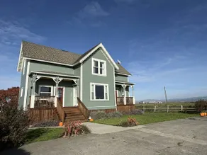 Gorgeous 4BR Valleyview | WoodStove | Deck | W/D - Image 2
