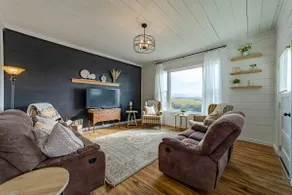 Gorgeous 4BR Valleyview | WoodStove | Deck | W/D - Image 4